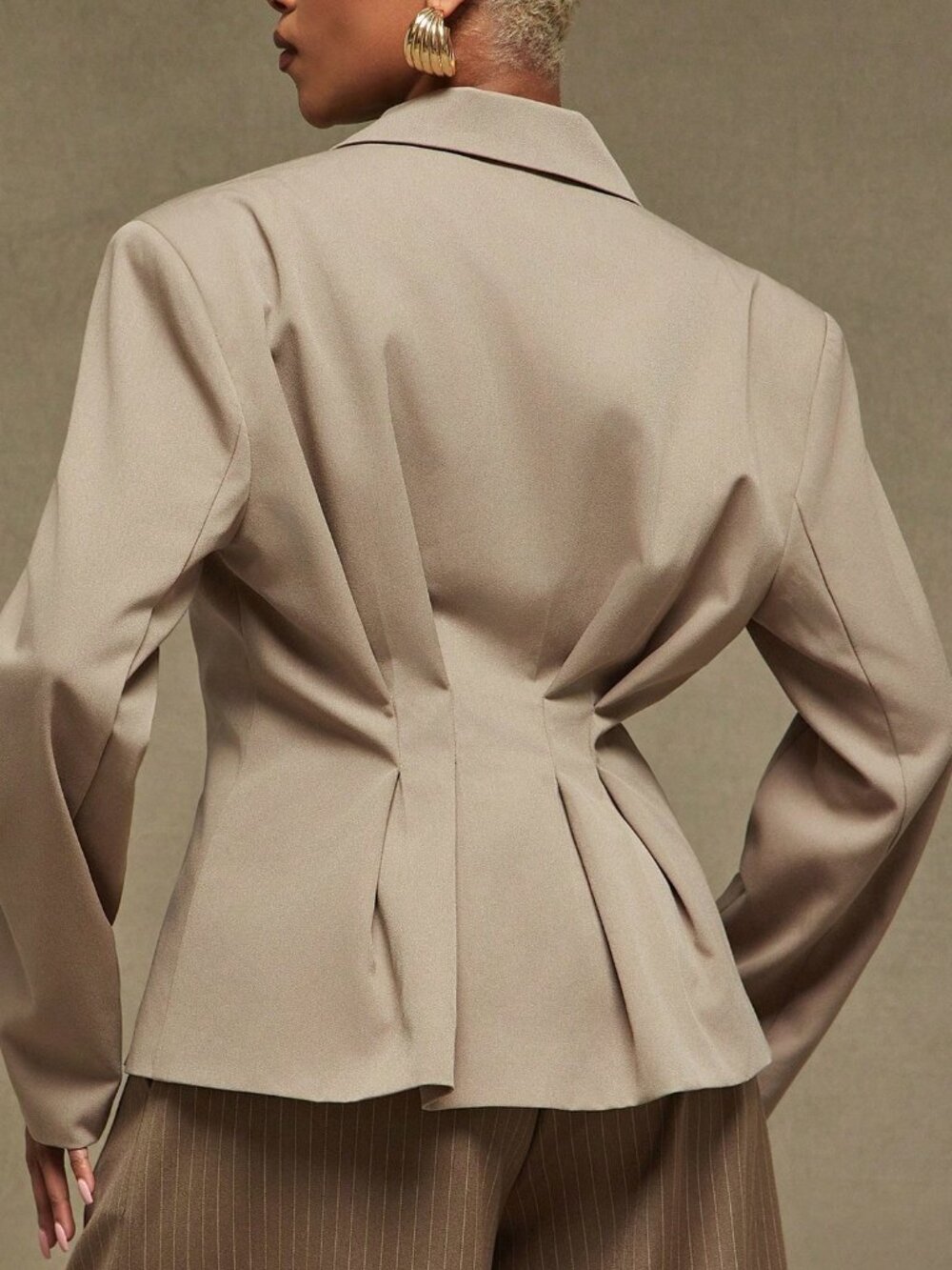 Khaki Elegant Women's Lined Regular Fit Lapel Short Blazer - Picture 2 of 5
